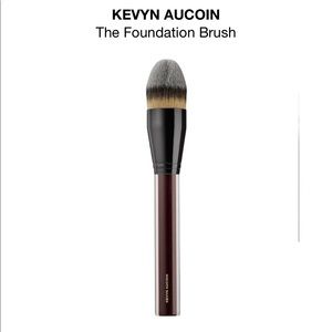 Kevyn Aucoin Foundation Brush brand new never used